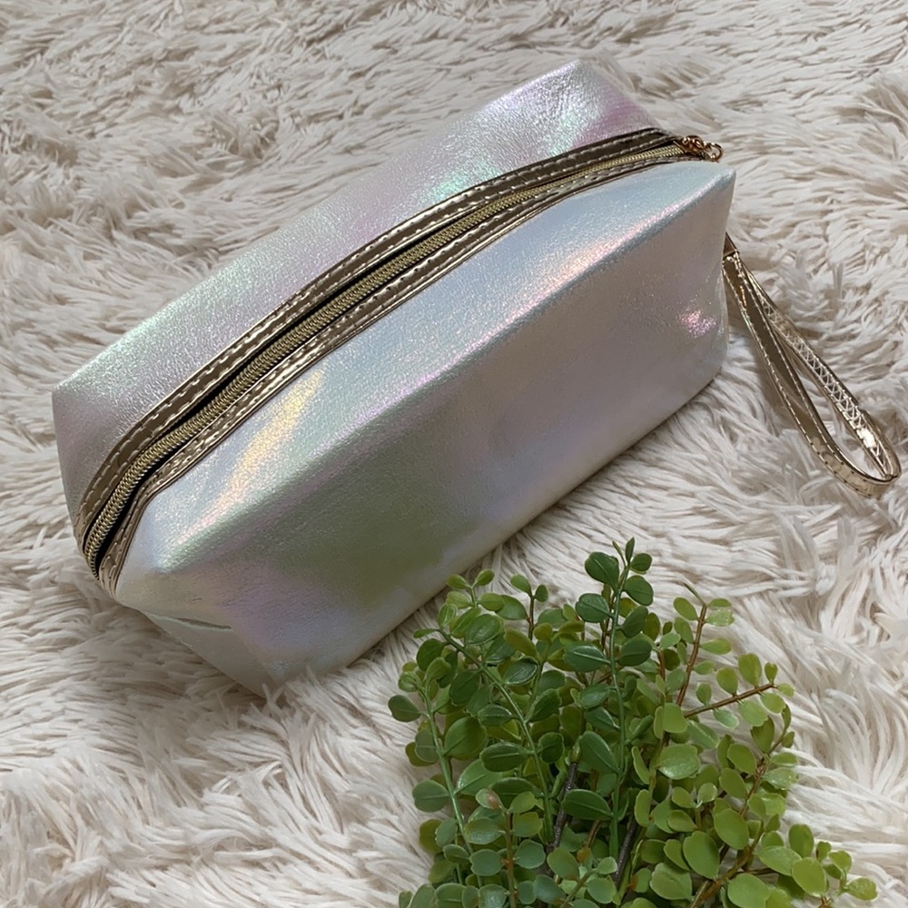 🎉HP🎉 Boutique Iridescent Makeup Bag 💗 White & Gold - Picture 4 of 14